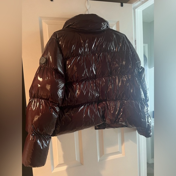 NOIZE Coco Patent Cropped
Puffer Jacket size Large - Picture 5 of 9